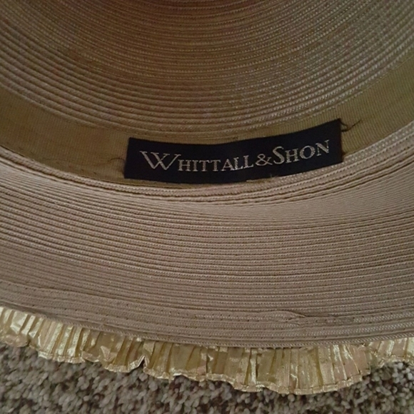 Gold Ruffle w/Flower Rhinestone - Picture 4 of 4